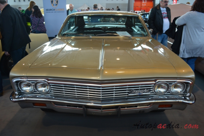 Chevrolet Impala 4. generacja 1965-1970 (1966 Chevrolet Impala Sport Coupé hardtop 2d), przód