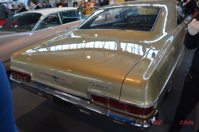 Chevrolet Impala 4. generacja 1965-1970 (1966 Chevrolet Impala Sport Coupé hardtop 2d), prawy tył