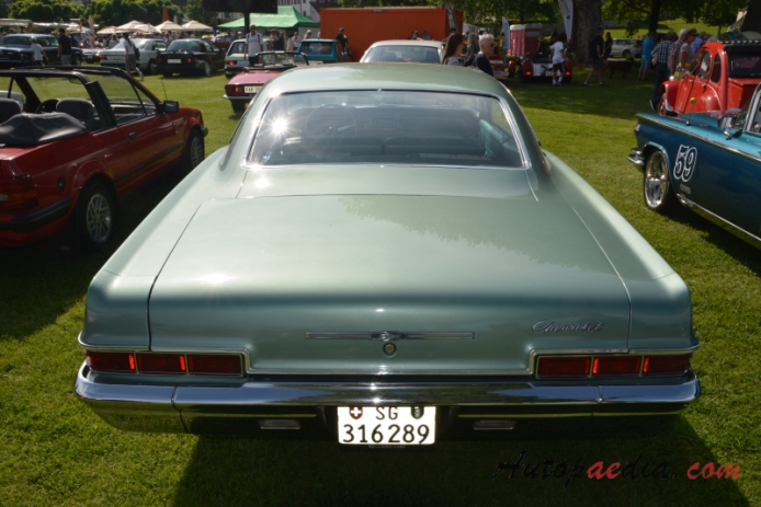 Chevrolet Impala 4. generacja 1965-1970 (1966 Chevrolet Impala hardtop 2d), tył