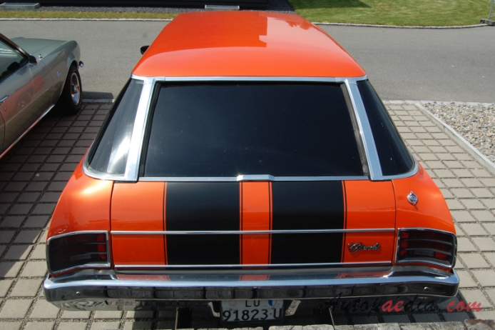 Chevrolet Impala 5. generacja 1971-1976 (1973 Chevrolet Impala Kingswood Estate station wagon 5d), tył
