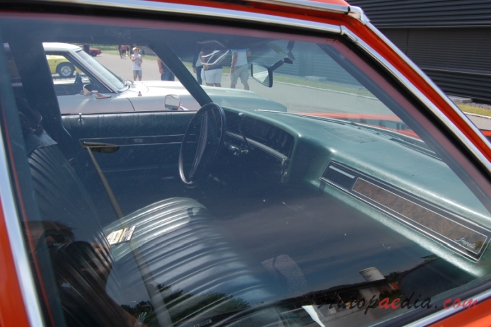 Chevrolet Impala 5. generacja 1971-1976 (1973 Chevrolet Impala Kingswood Estate station wagon 5d), wnętrze