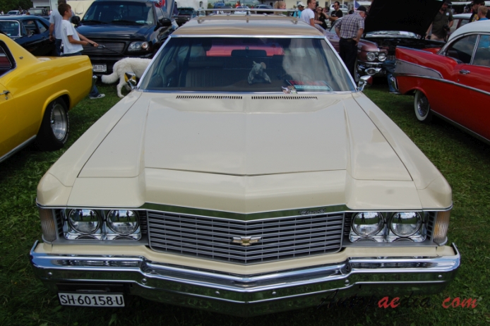Chevrolet Impala 5. generacja 1971-1976 (1974 Chevrolet Impala Kingswood estate 5d), przód