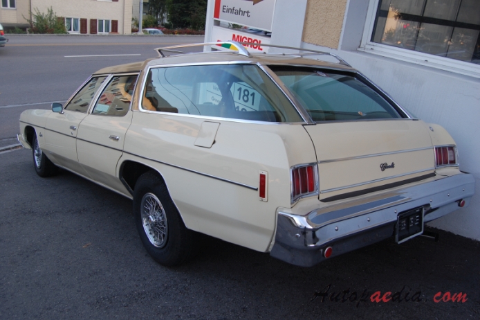 Chevrolet Impala 5th generation 1971-1976 (1974 Chevrolet Impala Kingswood estate 5d),  left rear view