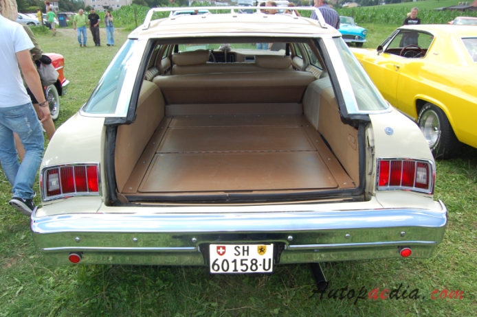 Chevrolet Impala 5. generacja 1971-1976 (1974 Chevrolet Impala Kingswood estate 5d), tył