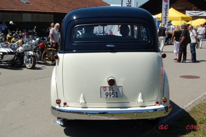 Chevrolet Suburban 3. generacja (Chevrolet Advance Design) 1947-1954 (1949-1950 Chevrolet 3100 carryall 3d), tył