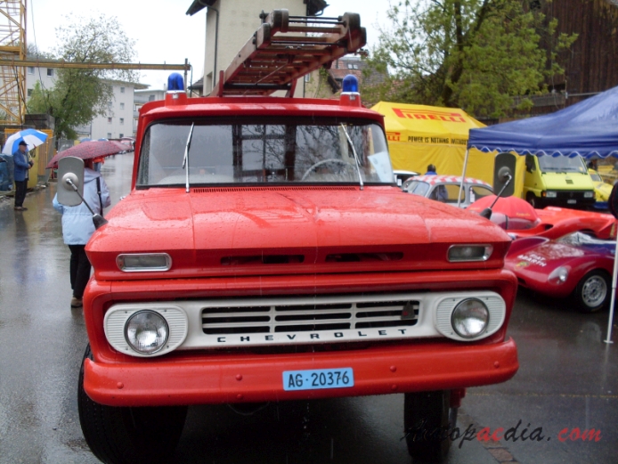 Chevrolet Suburban 5th generation 1960-1966 (1963 fire engine), front view