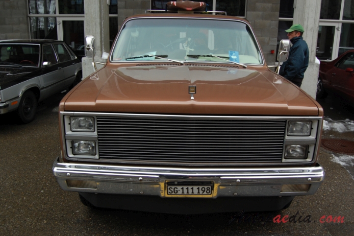 Chevrolet Suburban 7. generacja 1973-1991 (1981 Chevrolet Suburban C20 SUV 5d), przód