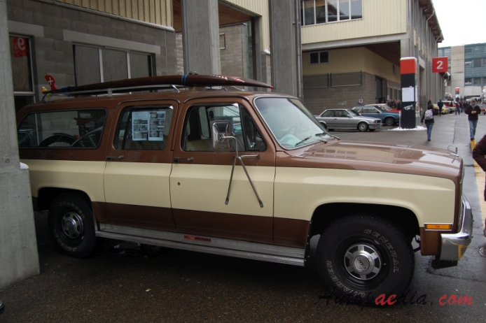 Chevrolet Suburban 7. generacja 1973-1991 (1981 Chevrolet Suburban C20 SUV 5d), prawy bok