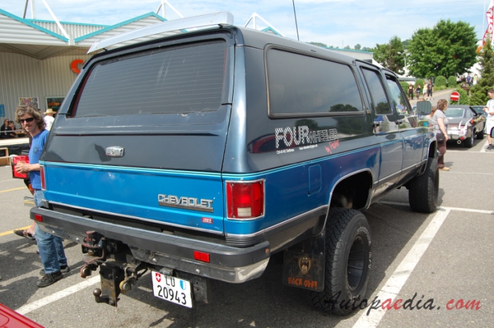 Chevrolet Suburban 7. generacja 1973-1991 (1989-1991 Chevrolet Suburban 1500 fuel injection 4x4 SUV 5d), prawy tył