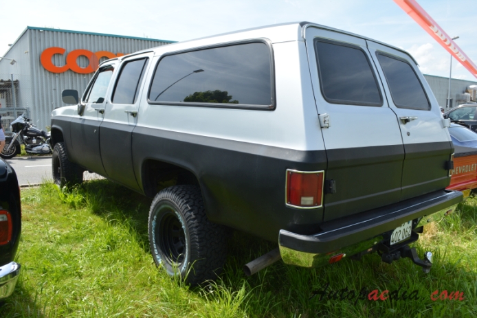 Chevrolet Suburban 7th generation 1973-1991 (1989-1991 GMC Suburban SUV 5d),  left rear view