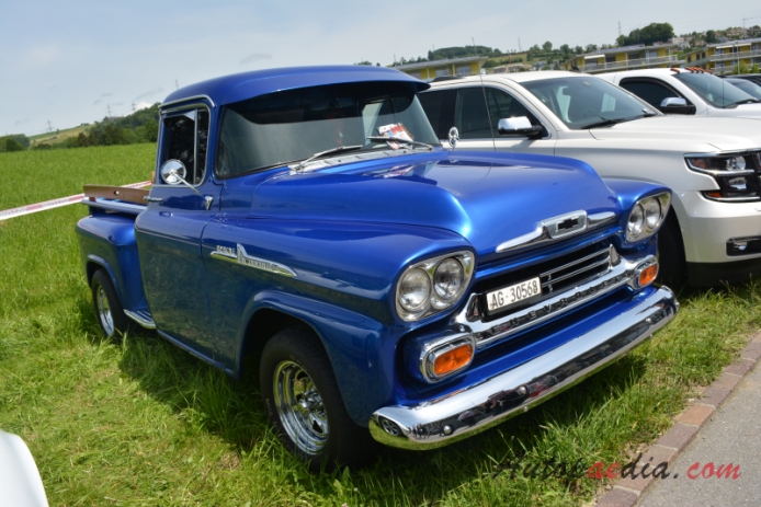 Chevrolet Task Force 1955-1959 (1958 Chevrolet Apache 31 Stepside pickup 2d), prawy przód
