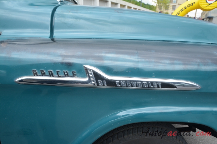 Chevrolet Task Force 1955-1959 (1958 Chevrolet Apache 31 Stepside pickup 2d), emblemat bok 