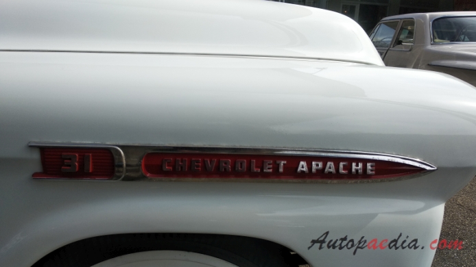 Chevrolet Task Force 1955-1959 (1959 Chevrolet Apache 31 Fleetside pickup 2d), side emblem 