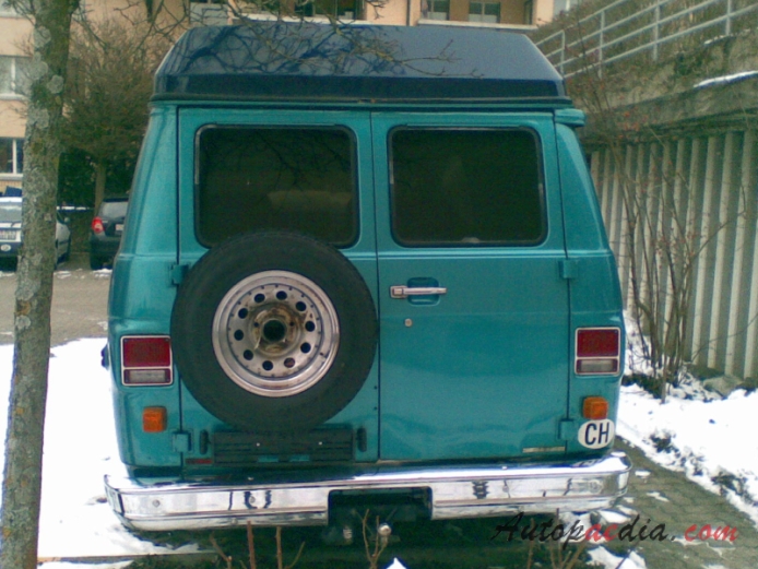 Chevrolet Van 3. generacja 1971-1996 (1980-1982 Gerring przeróbka van 4d), tył