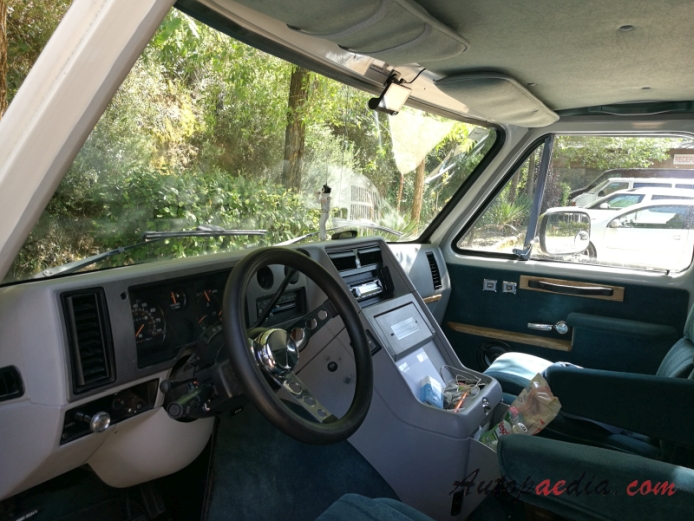 Chevrolet Van 3. generacja 1971-1996 (1992 Chevy Van 20 przeróbka van 4d), wnętrze