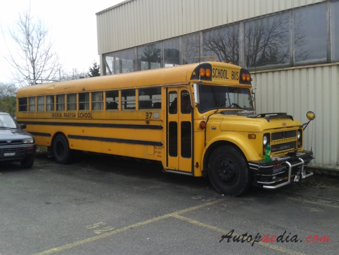 Chevrolet B-Series 1. generacja 1967-1983 (school autobus), prawy przód