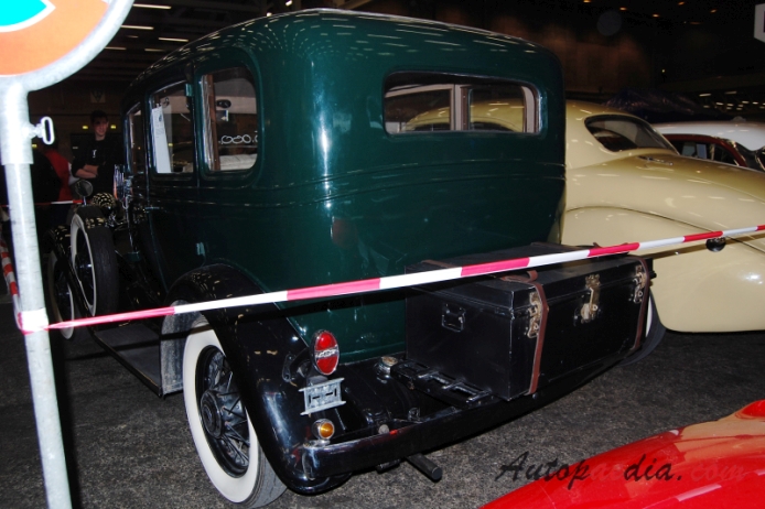 Chevrolet 1932 (Series BA Confederate limousine 4d),  left rear view