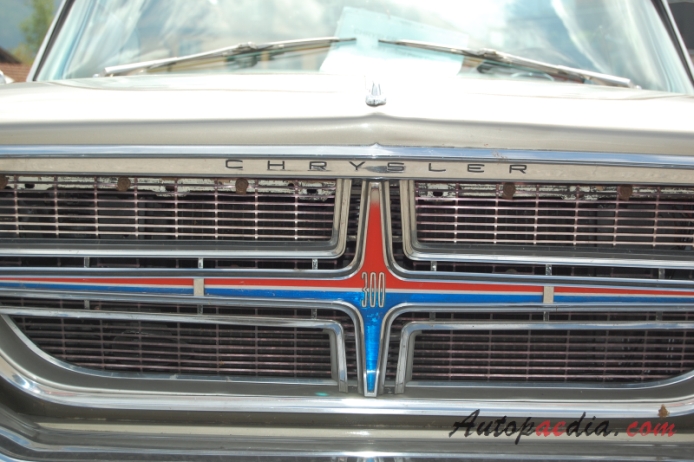 Chrysler 300 letter series 1. generacja 1955-1965 (1964 Chrysler 300K convertible 2d), emblemat przód 