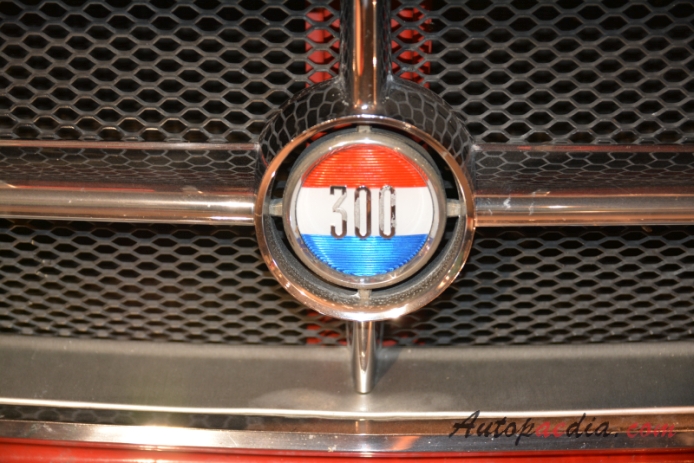 Chrysler 300 non-letter series 1. generacja 1962-1964 (1962 convertible 2d), emblemat przód 