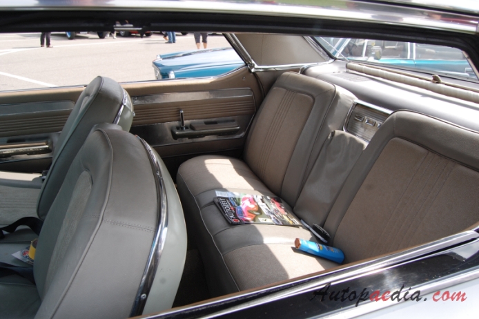 Chrysler 300 non-letter series 1st generation 1962-1964 (1964 hardtop 4d), interior