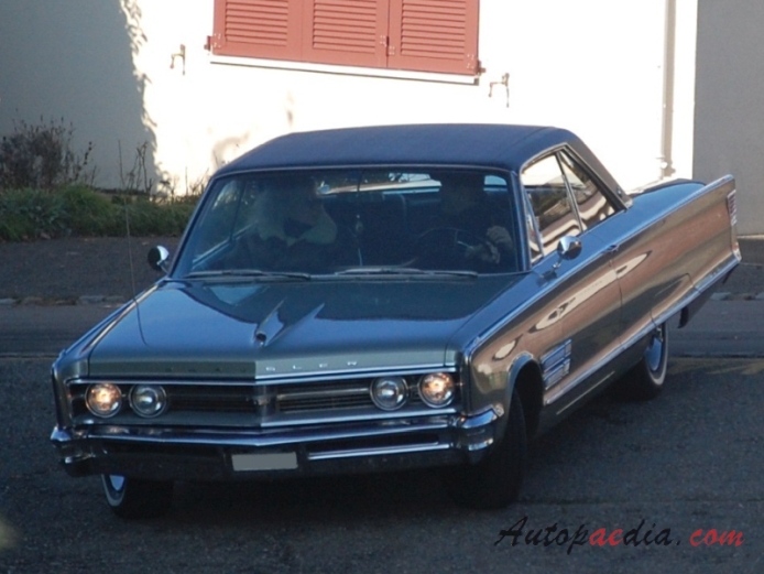 Chrysler 300 non-letter series 2nd generation 1965-1968 (1966 hardtop 2d), left front view