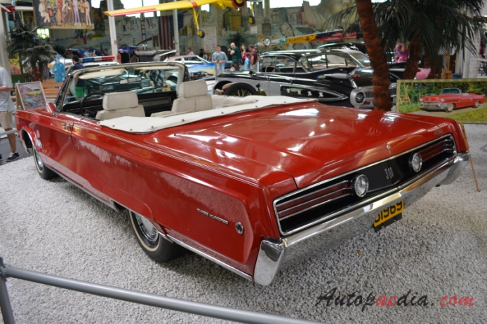 Chrysler 300 non-letter series 2nd generation 1965-1968 (1968 convertible 2d),  left rear view