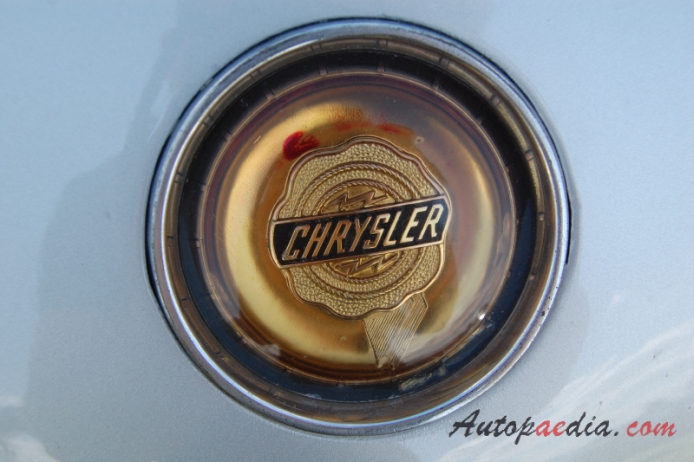 Chrysler Ghia Special 1951-1954, emblemat przód 