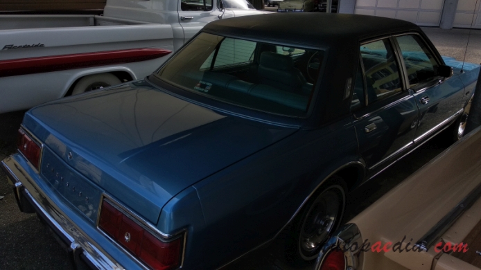 Chrysler LeBaron 1. generacja 1977-1981 (1979 sedan 4d), prawy tył