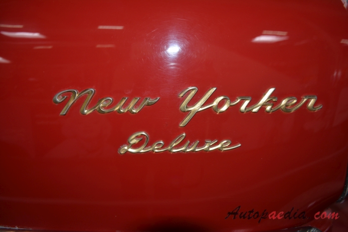 Chrysler New Yorker 3. generacja 1949-1954 (1954 convertible 2d), emblemat bok 
