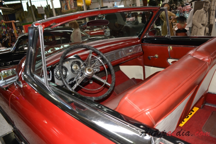 Chrysler New Yorker 3. generacja 1949-1954 (1954 convertible 2d), wnętrze