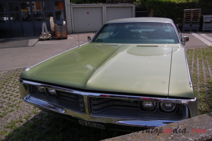 Chrysler New Yorker 8th generation 1969-1973 (1972 hardtop 2d), front view