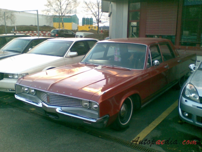 Chrysler Newport 4. generacja 1965-1968 (1968 sedan 4d), lewy przód