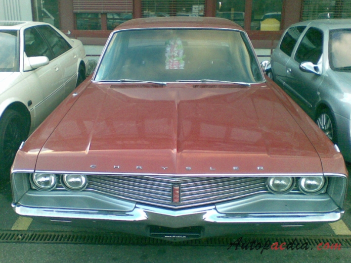 Chrysler Newport 4. generacja 1965-1968 (1968 sedan 4d), przód