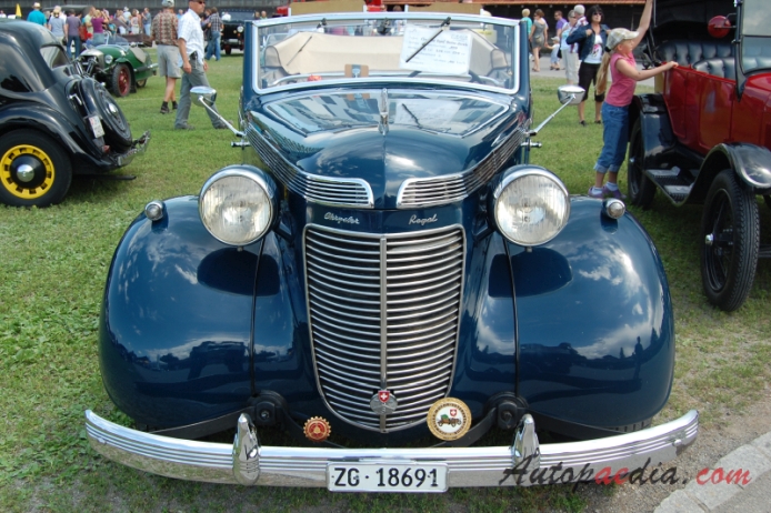 Chrysler Royal 2. generacja 1937-1942 (1937 Chrysler Series C16 convertible 4d), przód
