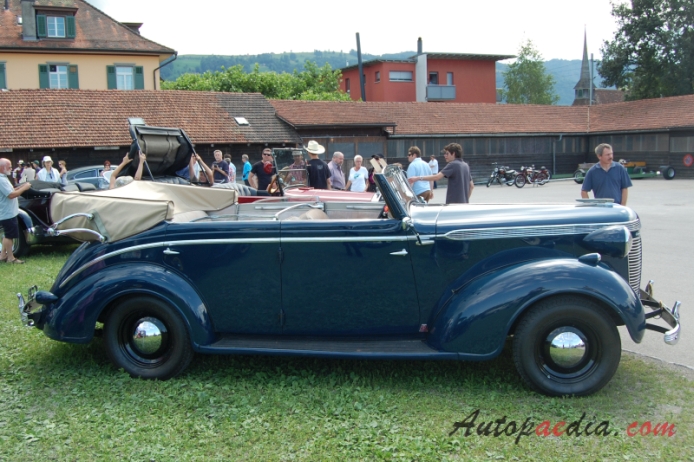 Chrysler Royal 2. generacja 1937-1942 (1937 Chrysler Series C16 convertible 4d), prawy bok