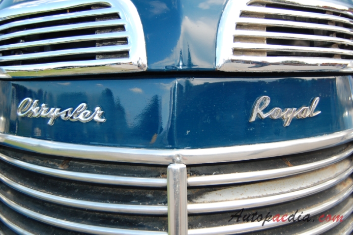 Chrysler Royal 2. generacja 1937-1942 (1937 Chrysler Series C16 convertible 4d), emblemat przód 
