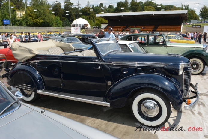 Chrysler Royal 2. generacja 1937-1942 (1937 Chrysler Series C16 convertible 4d), prawy bok