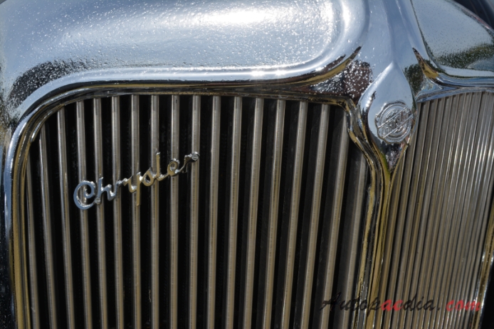 Chrysler Six 1924-1935 (1933 Chrysler Six Series CO Brougham sedan 4d), front emblem  