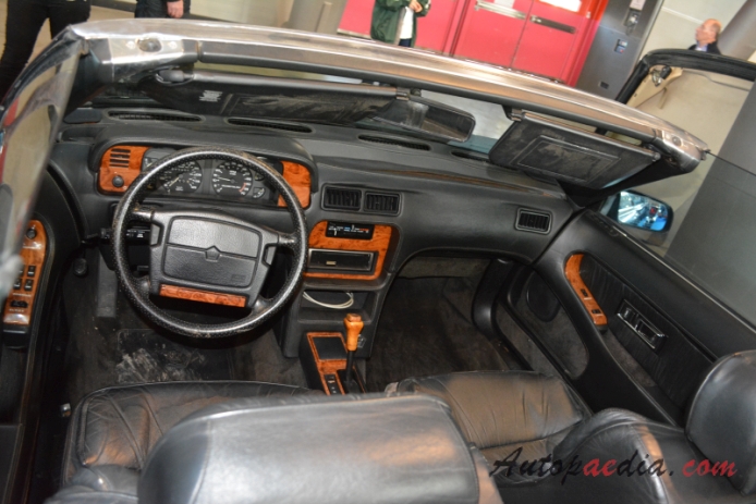 Chrysler TC by Maserati 1989-1991 (1990 cabriolet 2d), interior