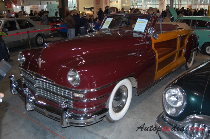Chrysler Town & Country 1st generation 1941-1950 (1948 woody convertible 2d), left front view