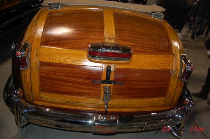Chrysler Town & Country 1. generacja 1941-1950 (1948 woody convertible 2d), tył