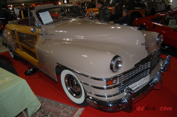 Chrysler Town & Country 1st generation 1941-1950 (1948 woody convertible 2d), right front view