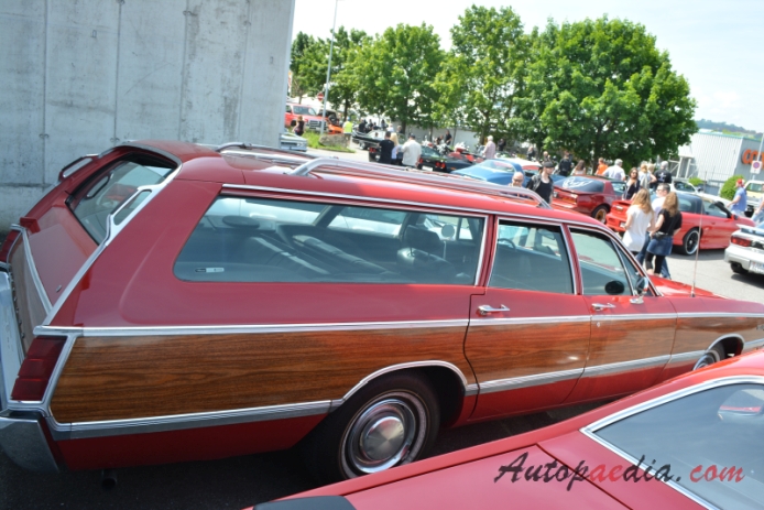 Chrysler Town & Country 5th generation 1969-1973 (1969 Station Wagon 2d), right side view