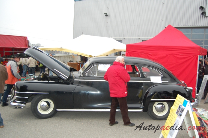Chrysler Windsor 2. generacja 1946-1948 (1947 saloon 4d), lewy bok