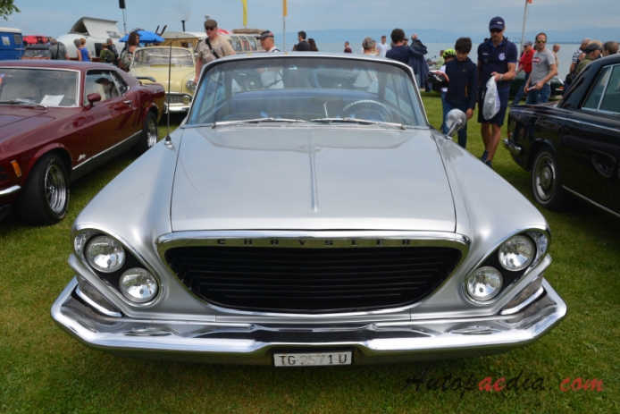 Chrysler Windsor 8th generation 1959-1961 (1961 Chrysler Windsor hardtop 2d), front view