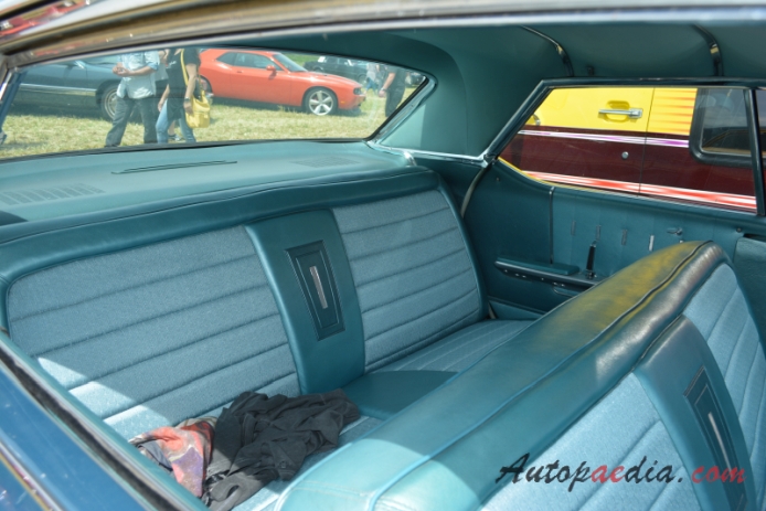 Chrysler Windsor 9. generacja 1961-1966 (1964 hardtop 4d), wnętrze