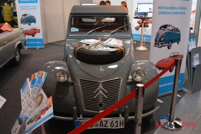 Citroën 2CV 1948-1990 (1961 AZ 44 Sahara 4x4 saloon 4d), front view