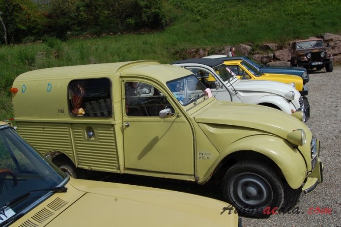 Citroën 2CV 1948-1990 (1966 Furgonette van 3d), prawy bok