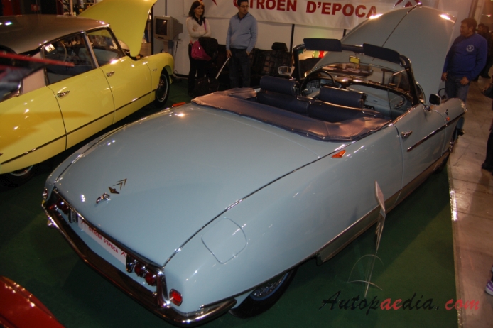 Citroën DS Series 1 1955-1963 (1960 DS 19 Le Caddy Chapron cabriolet 2d), right rear view