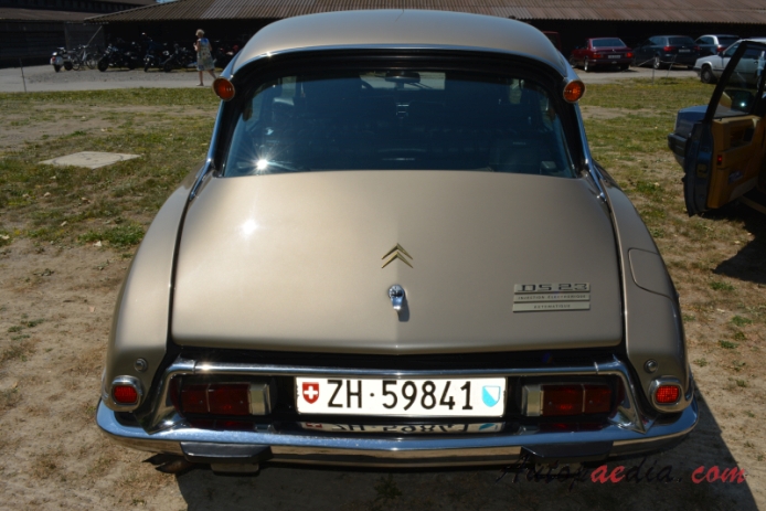 Citroën DS Series 3 1967-1975 (1972 Citroën DS 23 Injection Electroniqü Pallas sedan 4d), tył
